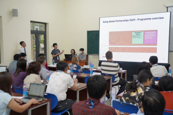 Nhiều tài liệu quý trong nghiên cứu về khoa học biển được chia sẻ tại hội thảo quốc tế “Đổi mới và phát triển biển bền vững 2023”