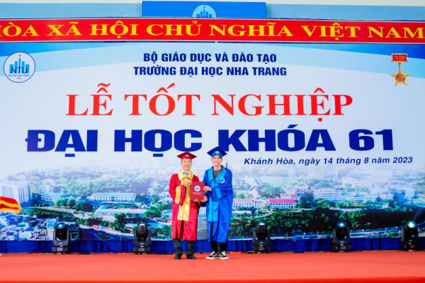 Trường ĐH Nha Trang tổ chức lễ trao bằng tốt nghiệp trình độ Đại học năm 2023