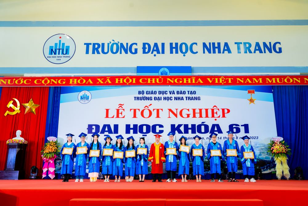 Trường ĐH Nha Trang tổ chức lễ trao bằng tốt nghiệp trình độ Đại học năm 2023