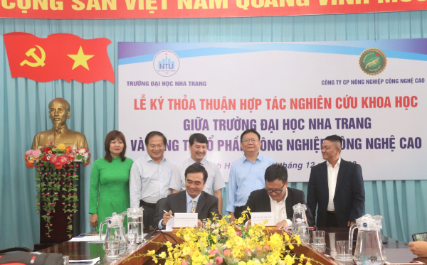 Trường ĐH Nha Trang ký kết hợp tác với Công ty Cổ phần Nông nghiệp Công nghệ cao về nghiên cứu khoa học