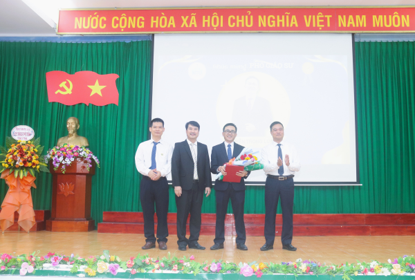 Công bố và trao quyết định bổ nhiệm 01 Giáo sư và 06 Phó Giáo sư