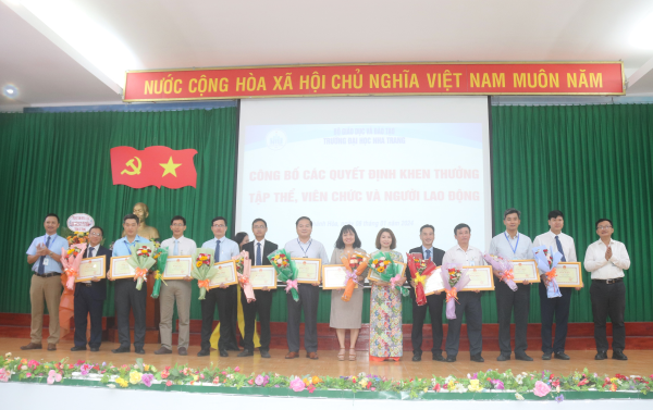 Công bố và trao quyết định bổ nhiệm 01 Giáo sư và 06 Phó Giáo sư