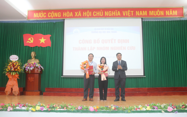Công bố và trao quyết định bổ nhiệm 01 Giáo sư và 06 Phó Giáo sư