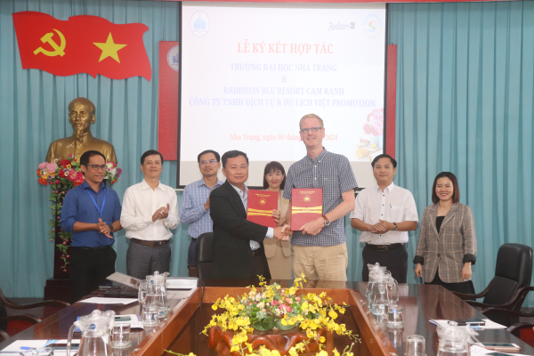 Ký kết hợp tác với Công ty TNHH Dịch vụ và Du lịch Việt Promotion và Khu nghỉ dưỡng Radisson Blue Resort Cam Ranh 