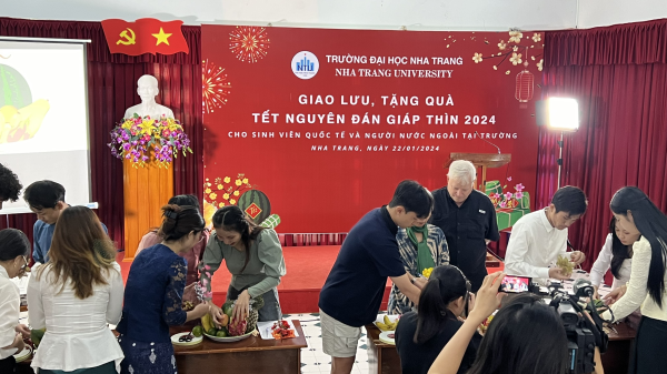 Gặp mặt sinh viên quốc tế và người nước ngoài đang học tập, làm việc tại trường nhân dịp Tết Nguyên đán 2024