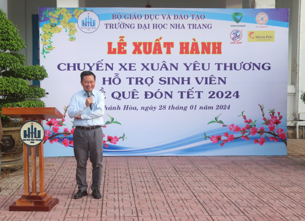 Trường ĐH Nha Trang tổ chức Chuyến xe 0 đồng đưa 188 sinh viên về quê ăn tết