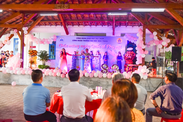 Trường ĐH Nha Trang tổ chức chương trình “Biển – Mẹ là quê hương” nhân dịp 8/3