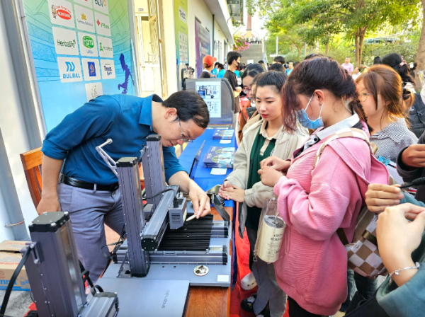 Sôi nổi các hoạt động tại Ngày hội Tư vấn mùa thi diễn ra tại Trường ĐH Nha Trang