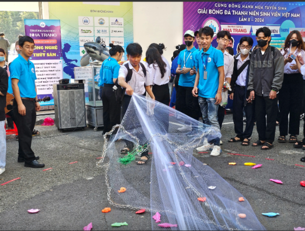 Sôi nổi các hoạt động tại Ngày hội Tư vấn mùa thi diễn ra tại Trường ĐH Nha Trang