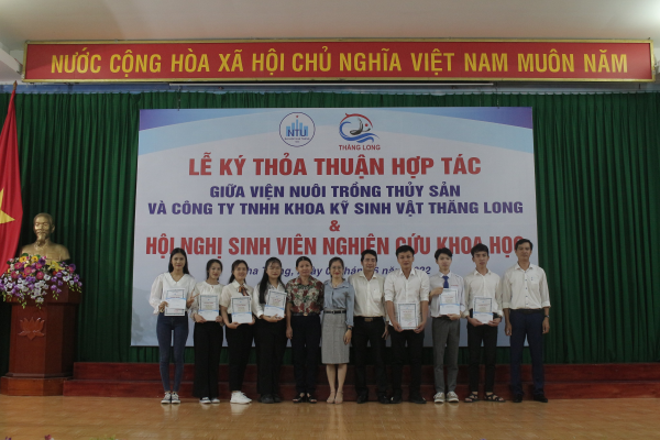 Sinh viên Viện Nuôi trồng Thủy sản tích cực tham gia các hoạt động nghiên cứu khoa học