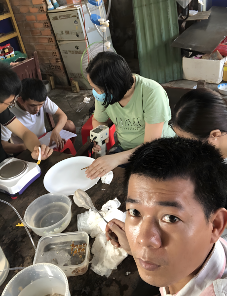 Sinh viên Viện Nuôi trồng Thủy sản tích cực tham gia các hoạt động nghiên cứu khoa học