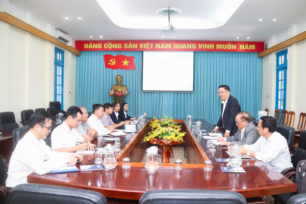 Làm việc với đại diện Tập đoàn Trường Hải