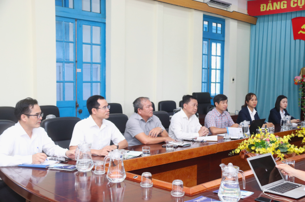 Làm việc với đại diện Tập đoàn Trường Hải