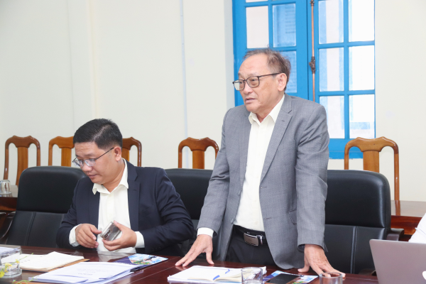 Làm việc với đại diện Tập đoàn Trường Hải