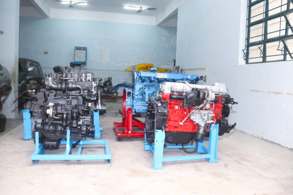 Làm việc với đại diện Tập đoàn Trường Hải