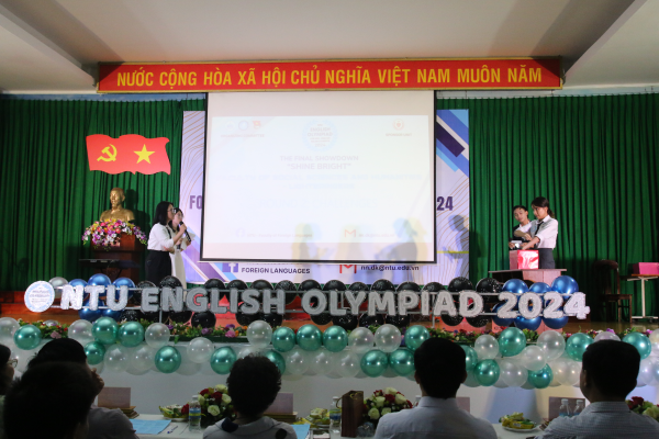 Chung kết cuộc thi Olympic tiếng Anh không chuyên Trường ĐH Nha Trang năm 2024
