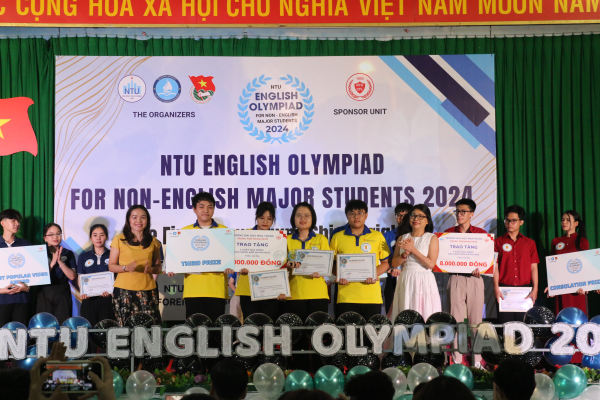 Chung kết cuộc thi Olympic tiếng Anh không chuyên Trường ĐH Nha Trang năm 2024