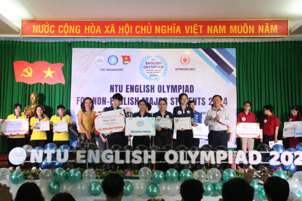 Chung kết cuộc thi Olympic tiếng Anh không chuyên Trường ĐH Nha Trang năm 2024