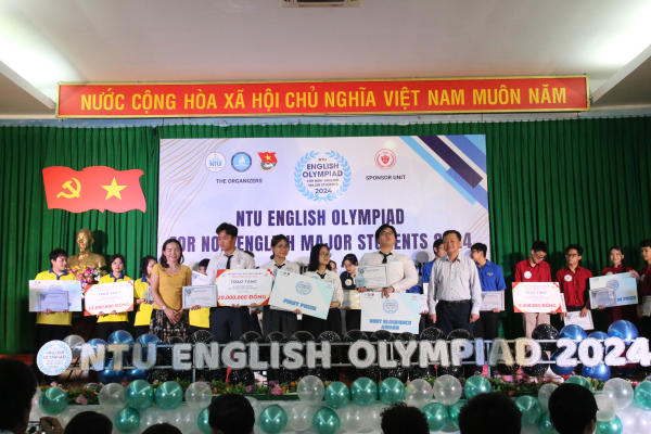 Chung kết cuộc thi Olympic tiếng Anh không chuyên Trường ĐH Nha Trang năm 2024