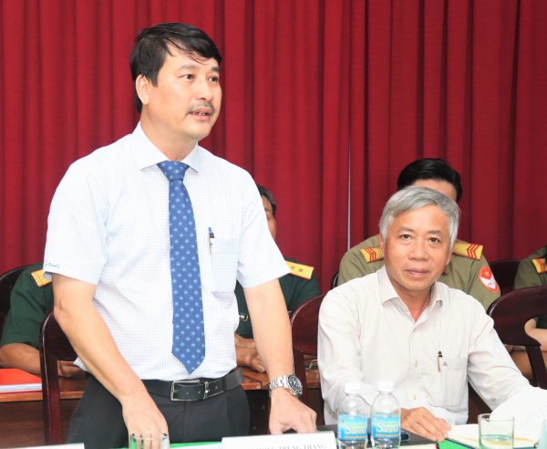 Báo Nhân Dân thăm, tặng quà Trường Đại học Nha Trang