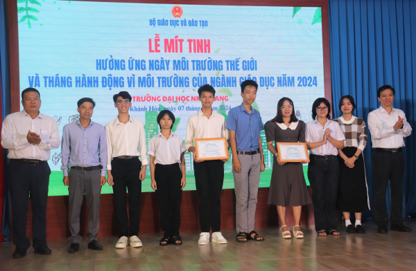 Lễ Mít tinh Hưởng ứng Ngày Môi trường Thế giới và Tháng hành động vì môi trường của ngành giáo dục năm 2024 tại Trường Đại học Nha Trang