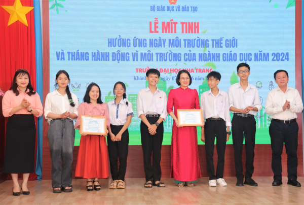 Lễ Mít tinh Hưởng ứng Ngày Môi trường Thế giới và Tháng hành động vì môi trường của ngành giáo dục năm 2024 tại Trường Đại học Nha Trang