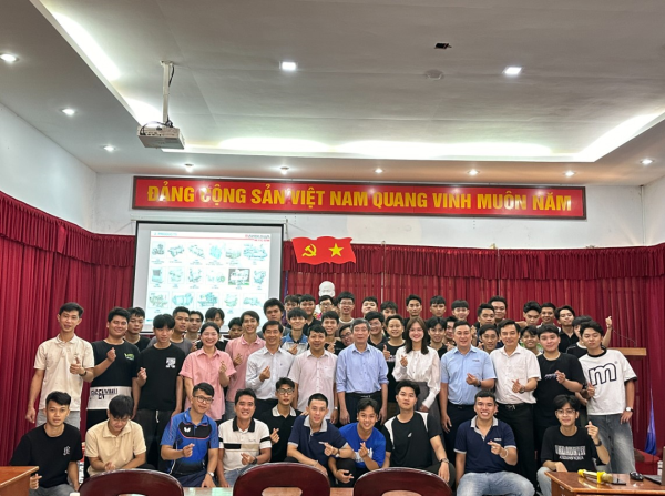 Sinh viên ngành Kỹ thuật Nhiệt tham gia khóa đào tạo chuyên môn về máy lạnh MYCOM