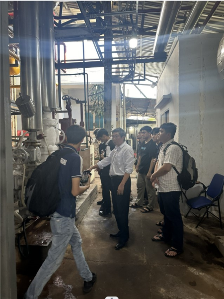 Sinh viên ngành Kỹ thuật Nhiệt tham gia khóa đào tạo chuyên môn về máy lạnh MYCOM