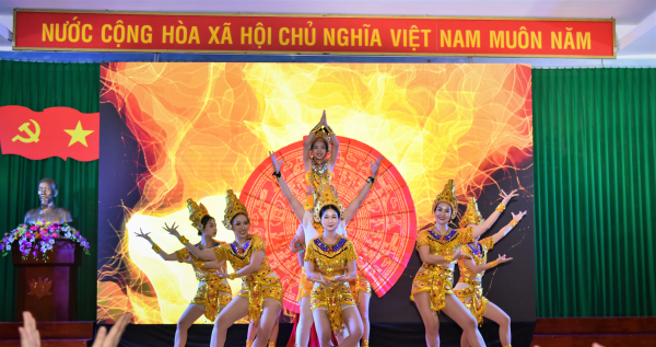 Hội diễn văn nghệ văn nghệ - thời trang Chào mừng 65 năm ngày Truyền thống Trường Đại học Nha Trang