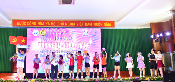 Hội diễn văn nghệ văn nghệ - thời trang Chào mừng 65 năm ngày Truyền thống Trường Đại học Nha Trang