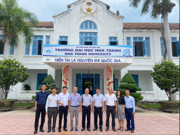 Giảng viên và sinh viên Khoa Cơ khí giao lưu với chuyên gia ngành Kỹ thuật nhiệt