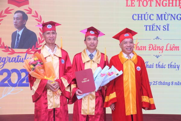 Trường Đại học Nha Trang tổ chức Lễ tốt nghiệp Sau đại học năm 2024