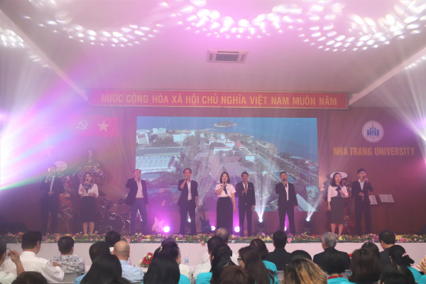 Trường Đại học Nha Trang tổ chức mít tinh Chào mừng kỷ niệm 42 năm Ngày Nhà giáo Việt Nam 20/11