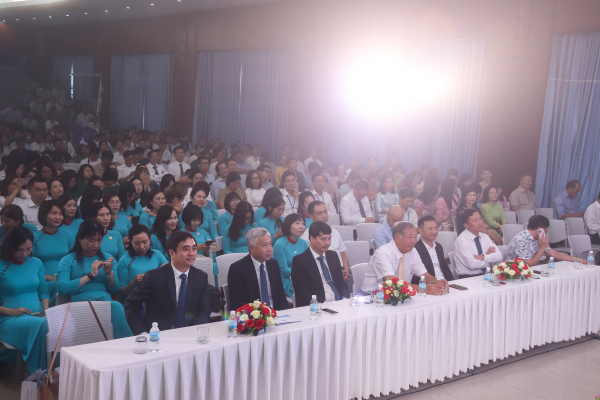 Trường Đại học Nha Trang tổ chức mít tinh Chào mừng kỷ niệm 42 năm Ngày Nhà giáo Việt Nam 20/11