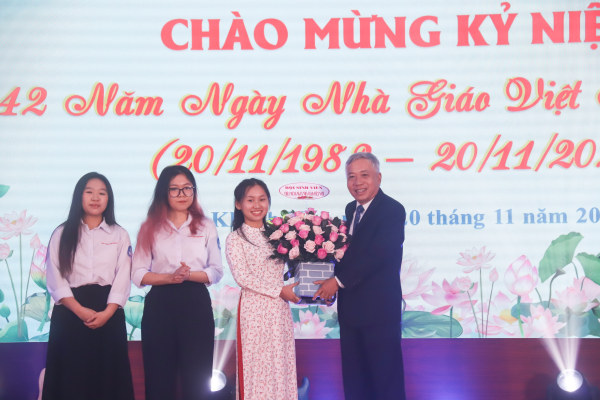 Trường Đại học Nha Trang tổ chức mít tinh Chào mừng kỷ niệm 42 năm Ngày Nhà giáo Việt Nam 20/11