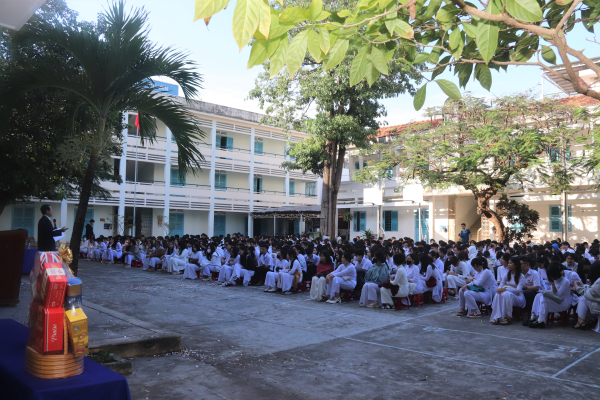 Trường Đại học Nha Trang ký kết Bản ghi nhớ hợp tác với Trường THPT Hoàng Văn Thụ