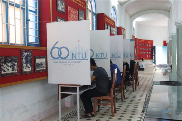 Trường ĐH Nha Trang: Phối hợp tổ chức thành công công tác bầu cử đại biểu Quốc hội khóa XV và đại biểu Hội đồng nhân dân các cấp nhiệm kỳ 2021-2026