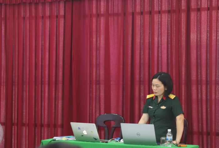 NCS Nguyễn Thị Hải Thanh - nghiên cứu sinh thứ 100 của Trường ĐH Nha Trang bảo vệ luận án tiến sĩ cấp trường.